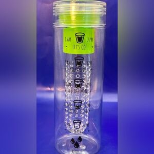 Twist Cap Infuser Water Bottle with Built In Infuser Water Bottle NWOT